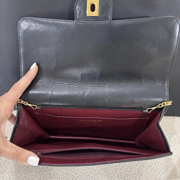 Authentic CHANEL black lambskin single flap classic crossbody single flap - Picture 15 of 16